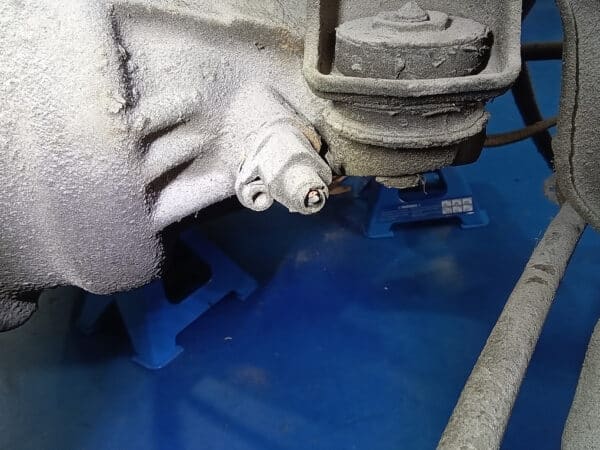 21012025 1987 Mercedes 500SL rear axle 31