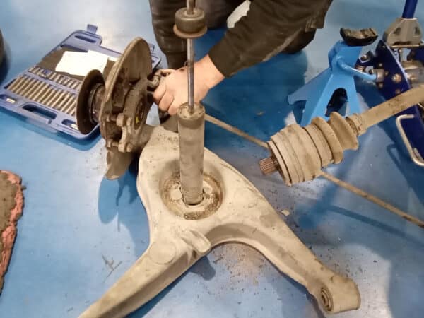 21012025 1987 Mercedes 500SL rear axle 34