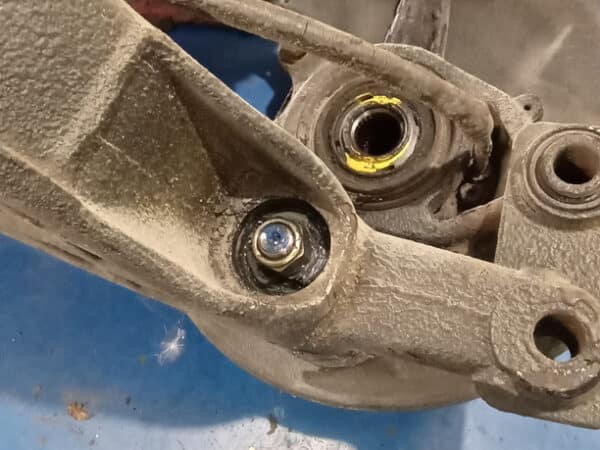 21012025 1987 Mercedes 500SL rear axle 35