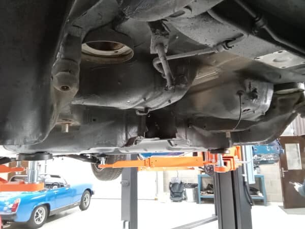 21012025 1987 Mercedes 500SL rear axle 42