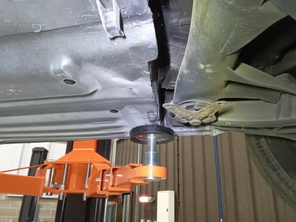 21012025 1987 Mercedes 500SL rear axle 5