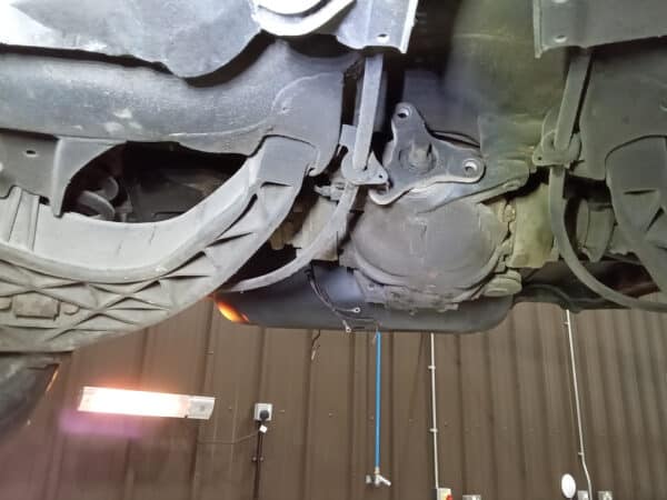 21012025 1987 Mercedes 500SL rear axle 6