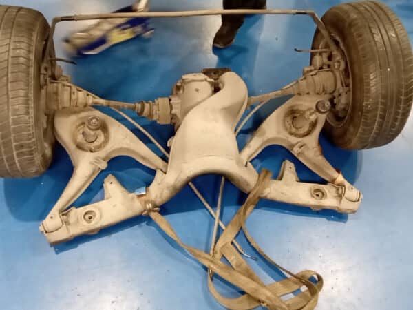 21012025 1987 Mercedes 500SL rear axle 7
