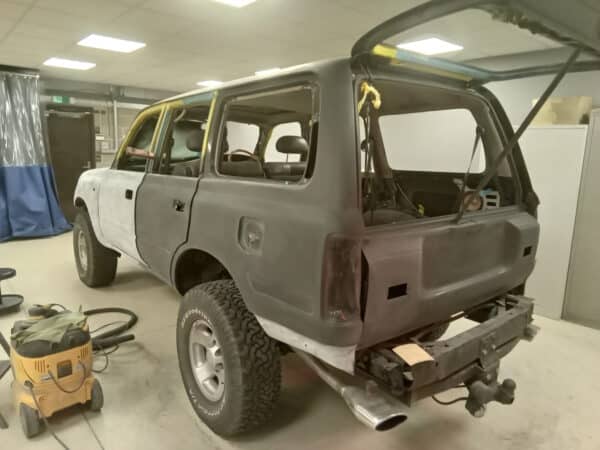 21012025 1994 Toyota Land Cruiser paint prep 17