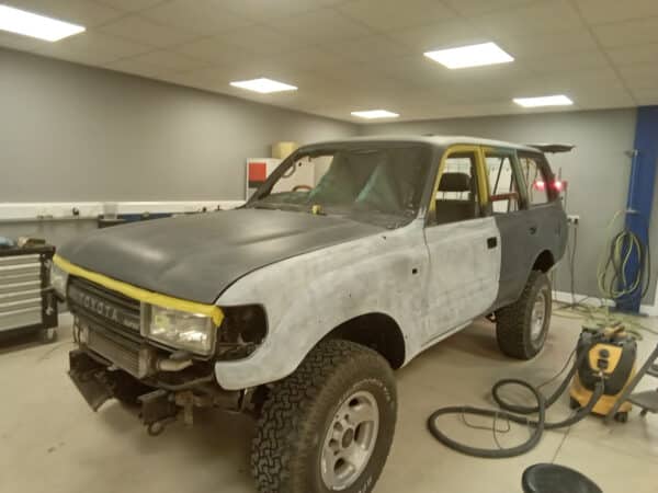 21012025 1994 Toyota Land Cruiser paint prep 18