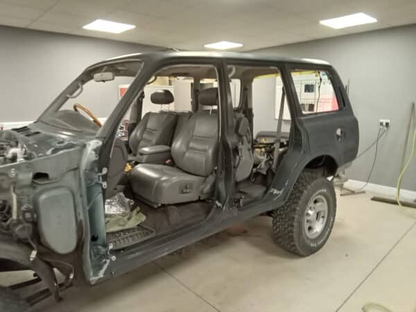 21012025 1994 Toyota Land Cruiser paint prep 30