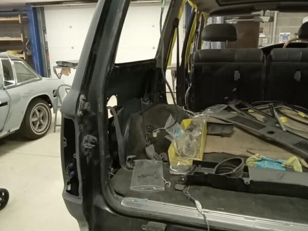 21012025 1994 Toyota Land Cruiser paint prep 33