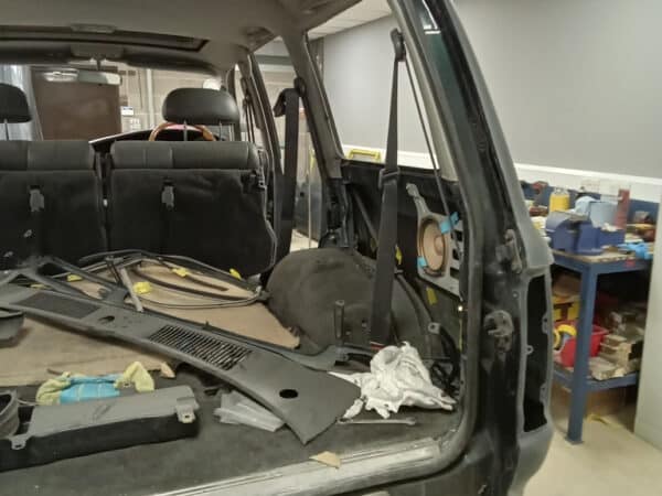 21012025 1994 Toyota Land Cruiser paint prep 34