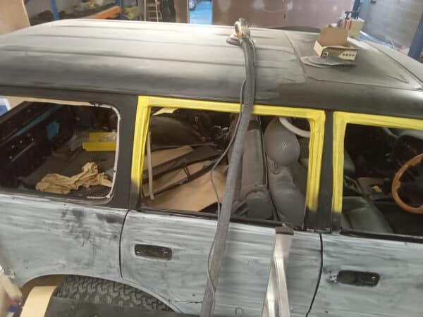 21012025 1994 Toyota Land Cruiser paint prep 7