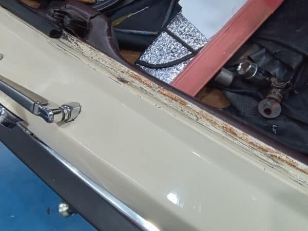 23012025 1979 Reliant Scimitar tailgate seal 3