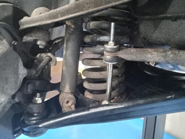 23012025 1985 Mercedes 500SL front suspension 10
