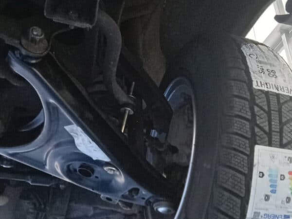 23012025 1985 Mercedes 500SL front suspension 16