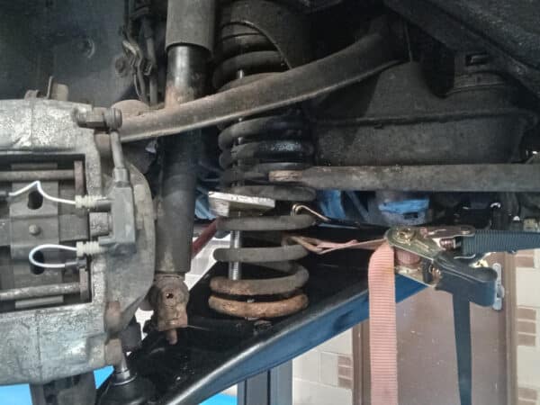23012025 1985 Mercedes 500SL front suspension 7