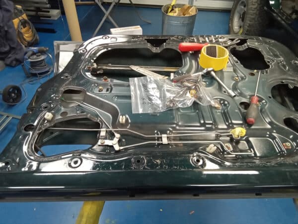 23012025 1994 Toyota Land Cruiser door prep 15