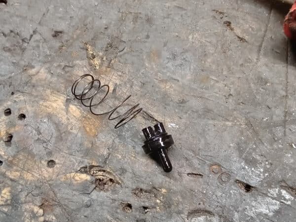 24012025 1972 MGB GT servo removal 10