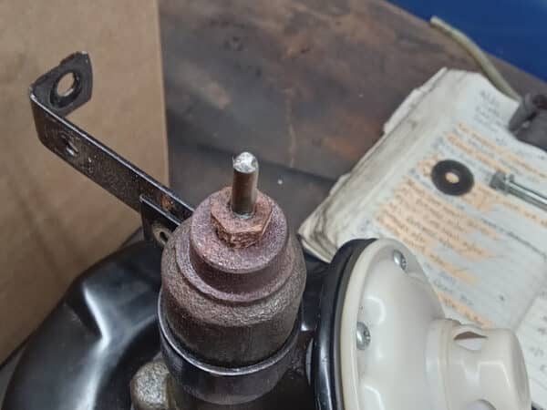 24012025 1972 MGB GT servo removal 5