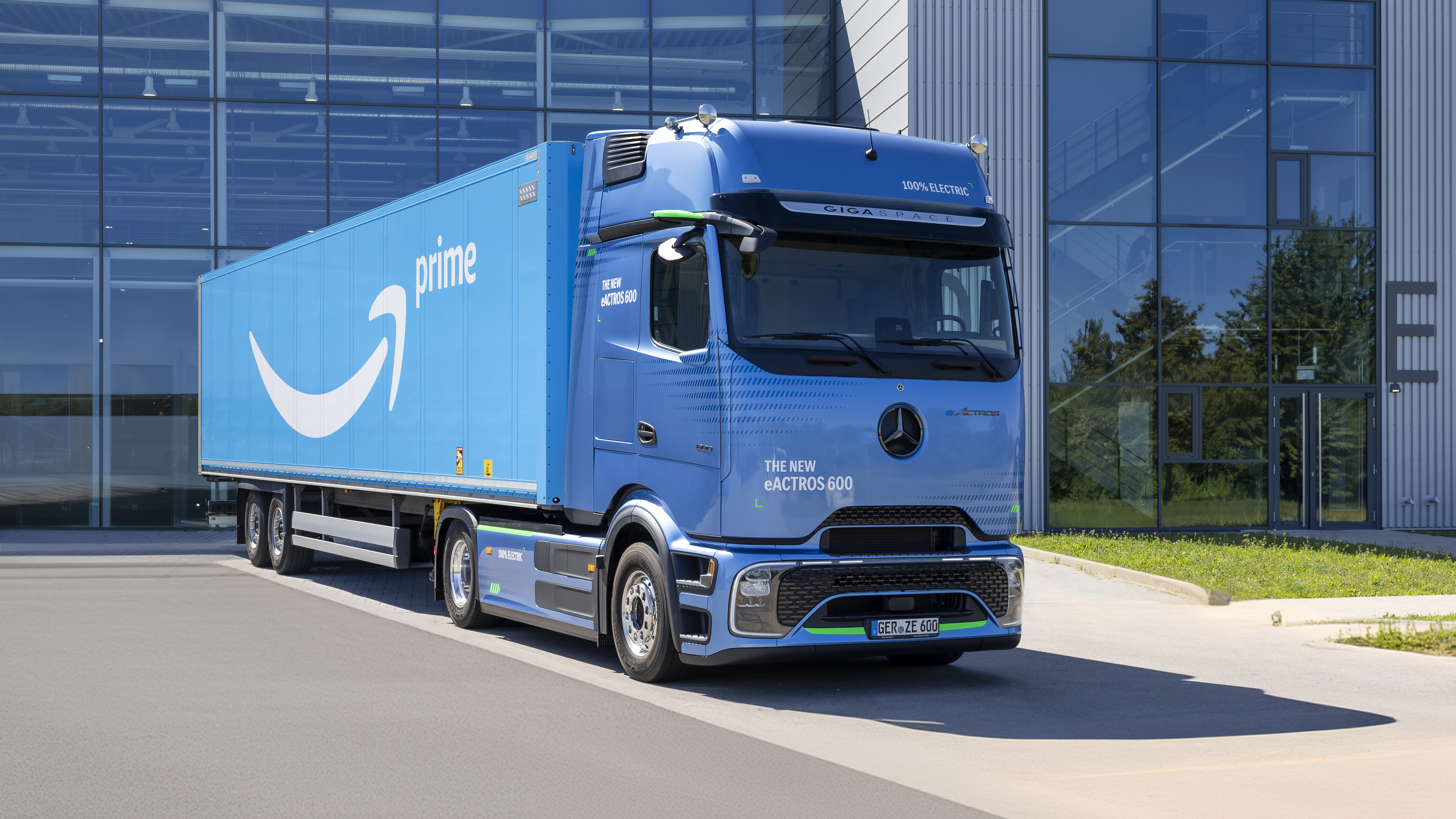 großauftrag für mercedes benz trucks: amazon bestellt über 200 eactros 600 major contract for mercedes benz trucks: amazon orders more than 200 eactros 600