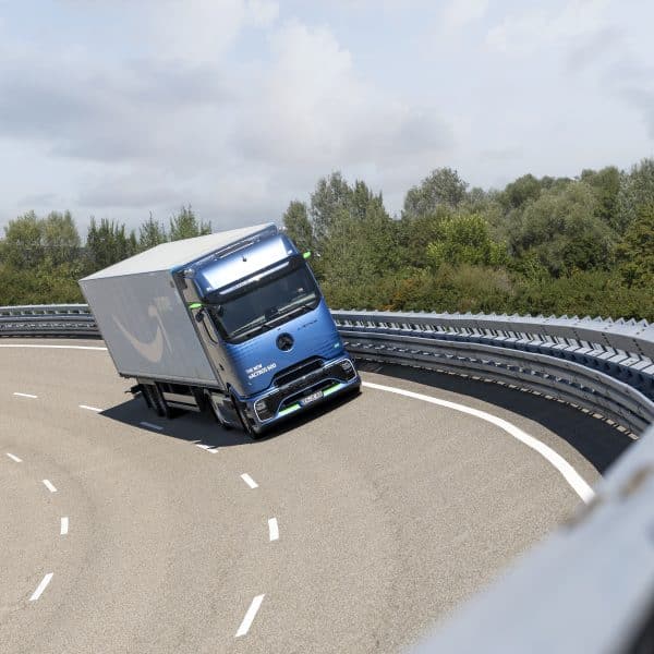 großauftrag für mercedes benz trucks: amazon bestellt über 200 eactros 600 major contract for mercedes benz trucks: amazon orders more than 200 eactros 600