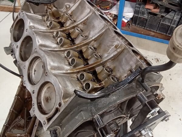 30012025 1975 mgb gt v8 strip down (10)