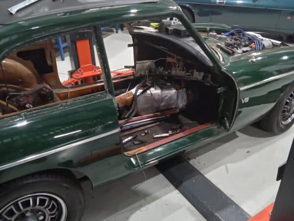30012025 1975 mgb gt v8 strip down (23)