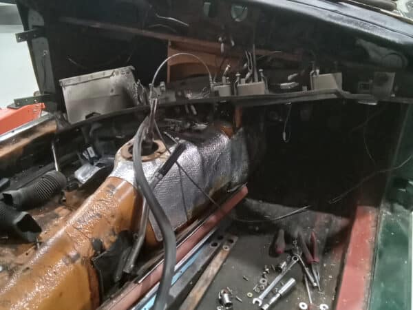 30012025 1975 mgb gt v8 strip down (24)