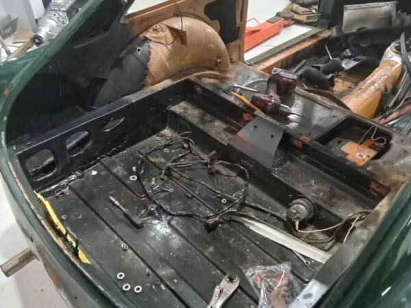 30012025 1975 mgb gt v8 strip down (25)