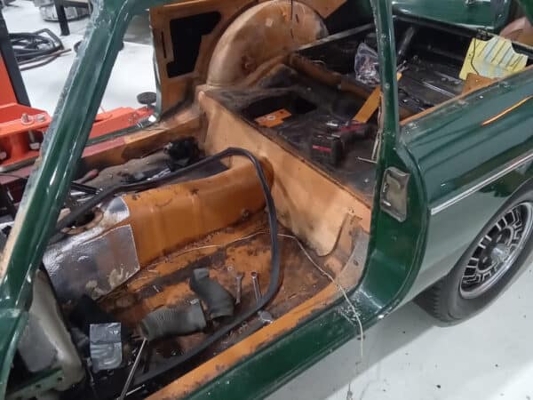 30012025 1975 mgb gt v8 strip down (26)