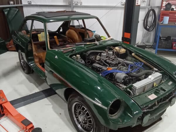 30012025 1975 mgb gt v8 strip down (27)