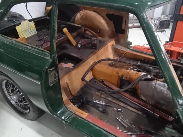 30012025 1975 mgb gt v8 strip down (28)