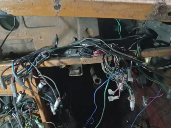 30012025 1975 mgb gt v8 strip down (30)