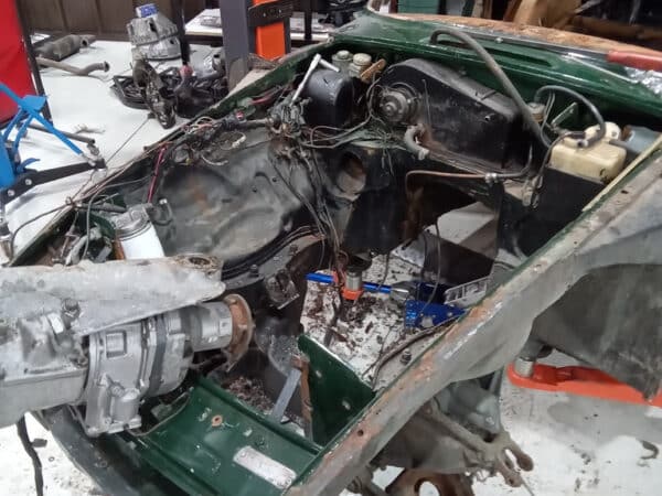 30012025 1975 mgb gt v8 strip down (47)