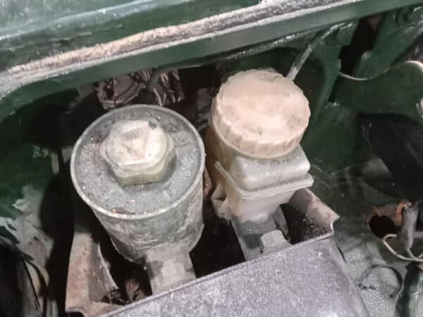 30012025 1975 mgb gt v8 strip down (52)