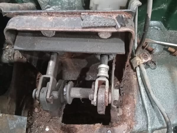 30012025 1975 mgb gt v8 strip down (54)