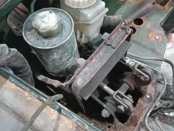 30012025 1975 mgb gt v8 strip down (55)