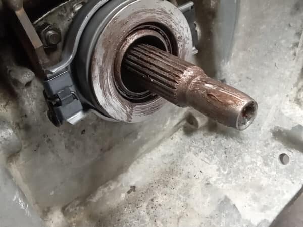 30012025 1975 volkswagen beetle 1303 engine and gearbox (30)