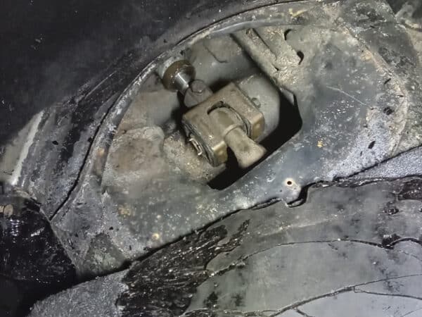 30012025 1975 volkswagen beetle 1303 engine and gearbox (9)