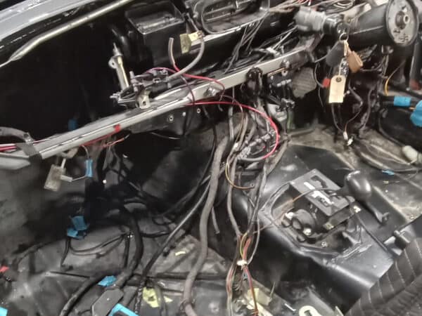 30012025 1987 mercedes 500sl heater and wiring loom (5)