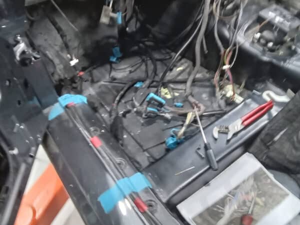 30012025 1987 mercedes 500sl heater and wiring loom (6)