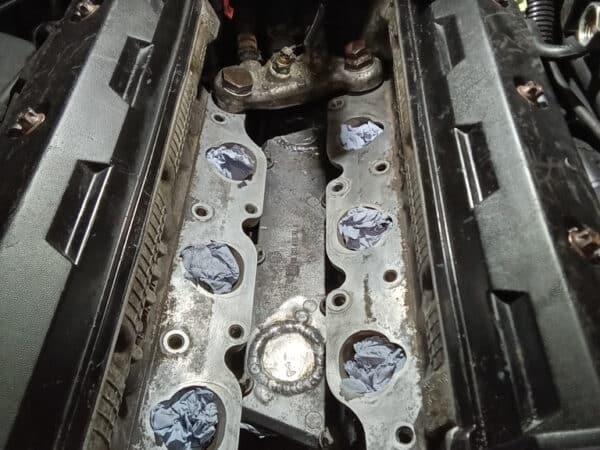 30012025 1999 vauxhall omega engine clean up (1)