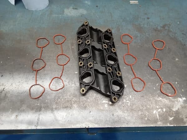 30012025 1999 vauxhall omega engine clean up (2)