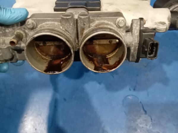 30012025 1999 vauxhall omega engine clean up (8)