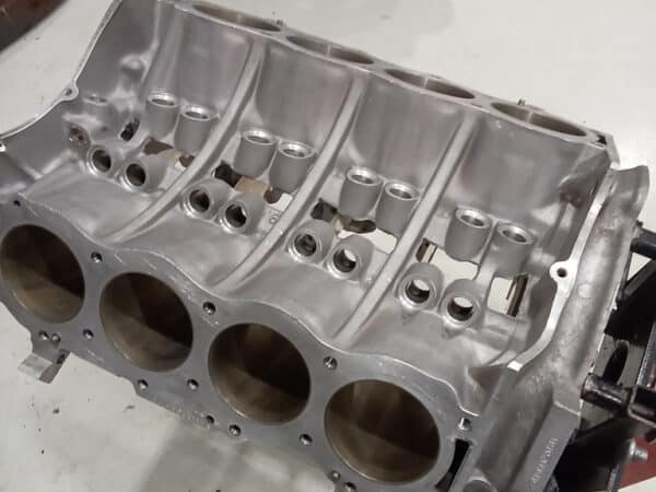 31012025 1975 mgb gt v8 block cleaning (1)