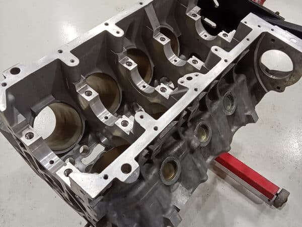 31012025 1975 mgb gt v8 block cleaning (4)