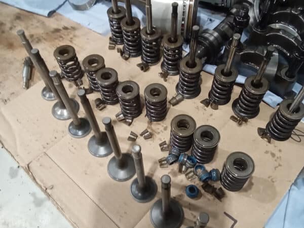 31012025 1975 mgb gt v8 block cleaning (7)