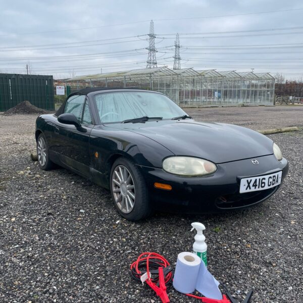 010225 2000 mazda mx5 waking up