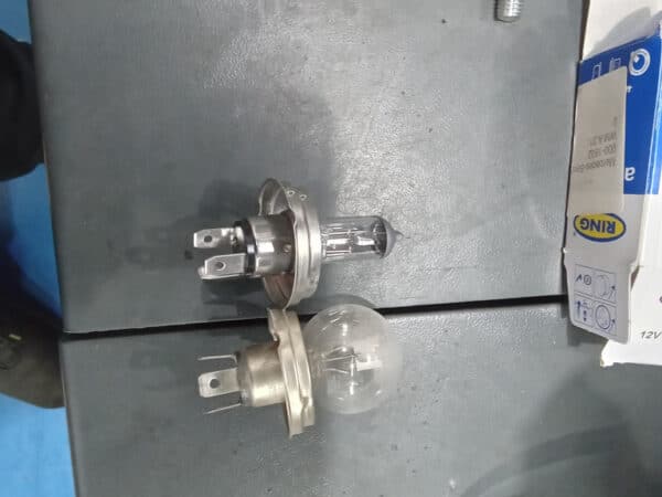 04022025 1964 mercedes 230sl headlight bulbs (6)