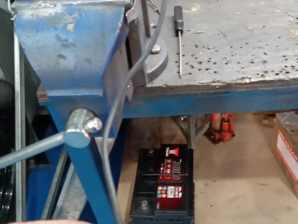 04022025 1969 daimler 250 v8 ignition issues (15)