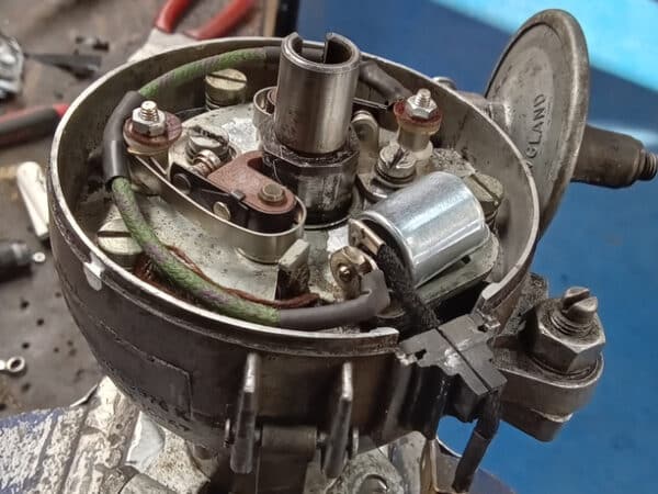 04022025 1969 daimler 250 v8 ignition issues (18)
