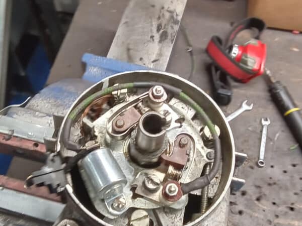 04022025 1969 daimler 250 v8 ignition issues (19)