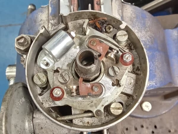 04022025 1969 daimler 250 v8 ignition issues (2)